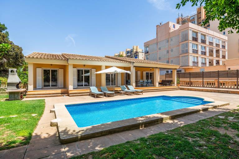 Children-friendly house with private pool, garden & fast internet | Garden view | Close to the beach | Good for workation | Pet-friendly — photo 4