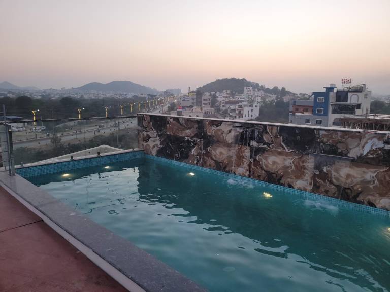 House with pool — photo 2