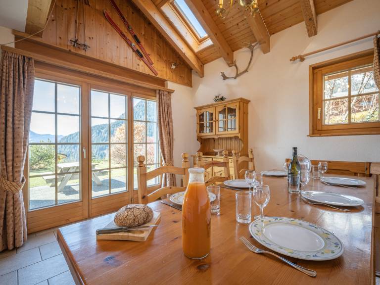Fully equipped vacation home with barbeque, yard & patio | Mountain view | Pets are welcome — photo 2