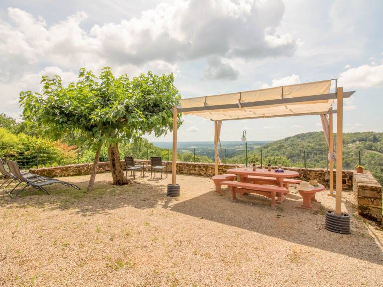 Fully equipped spacious vacation home with BBQ, patio & yard | Nature view | Suitable for remote work | Pet-friendly — photo 2