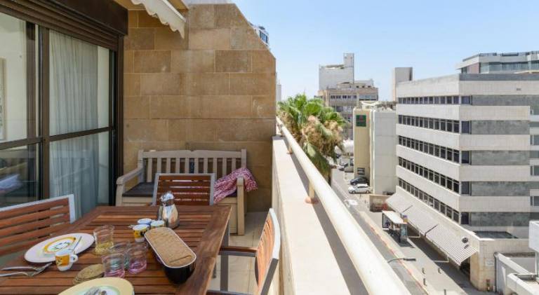 Comfy 2BR with Terrace next to Beach by FeelHome — photo 4