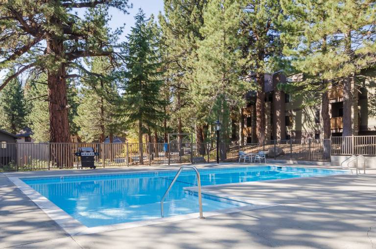 Family-oriented condo with sauna, jacuzzi & pool | Mountain view | Close to the ski | Pet-friendly in Mammoth Lakes, CA