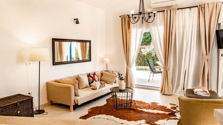 Fully equipped ample villa with grill, yard & private pool | Dogs allowed — photo 5