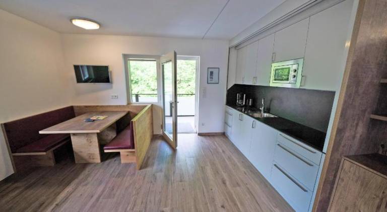 Serviced apartment with garden, terrace & pool — photo 4