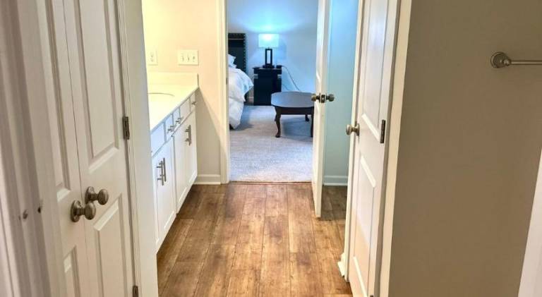 Beautiful Spacious Family-Friendly Home — photo 3