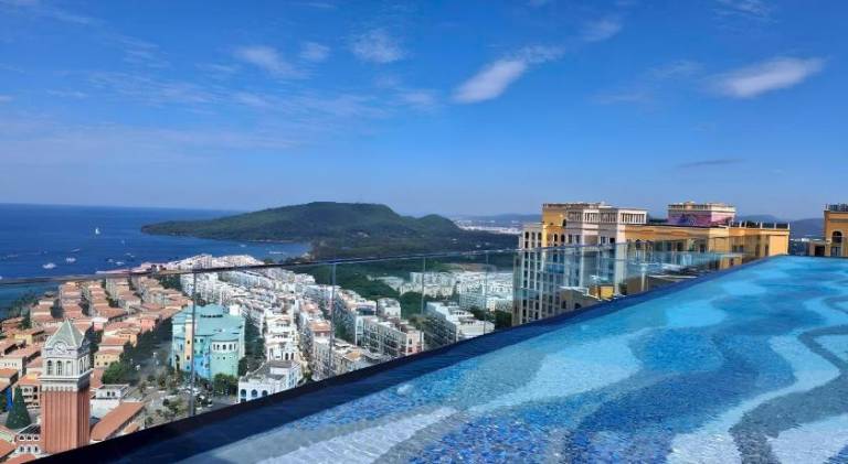 Apartment with patio & pool | Good for workation — photo 2