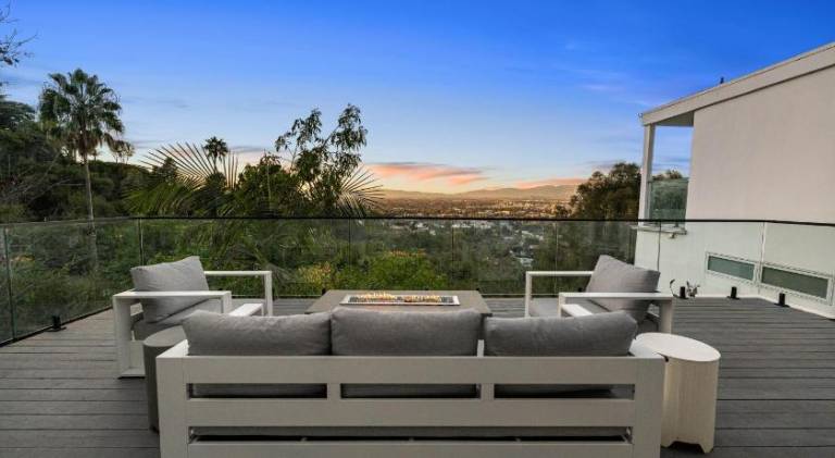 Hollywood Hills Retreat Next to Universal Studios