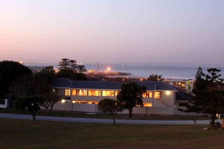 Bed & Breakfast  Humewood