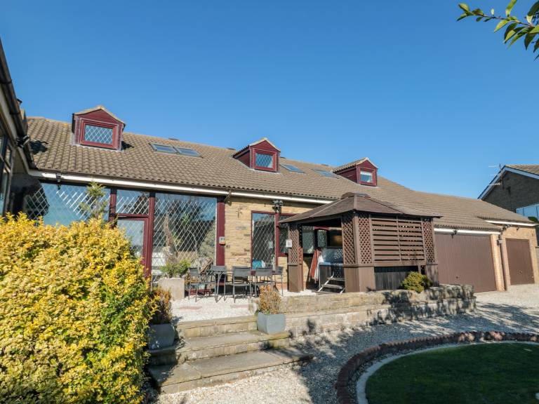 Cottage  Cayton Bay