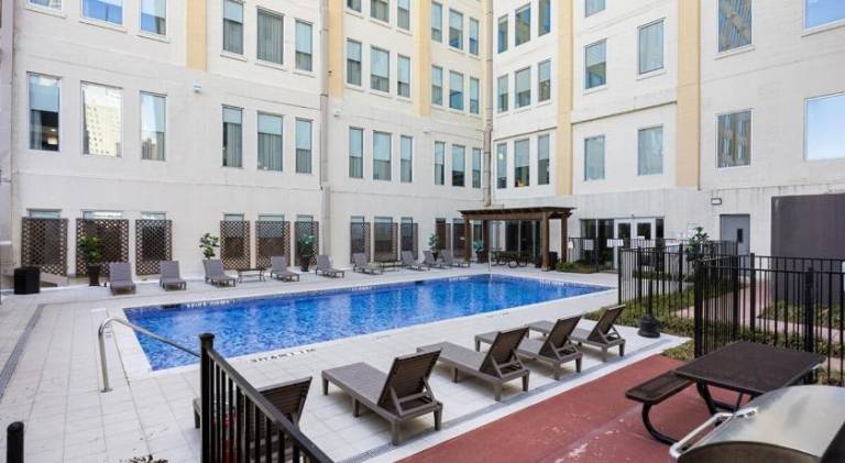 Apartment with pool | Next to Pioneer Park — photo 5