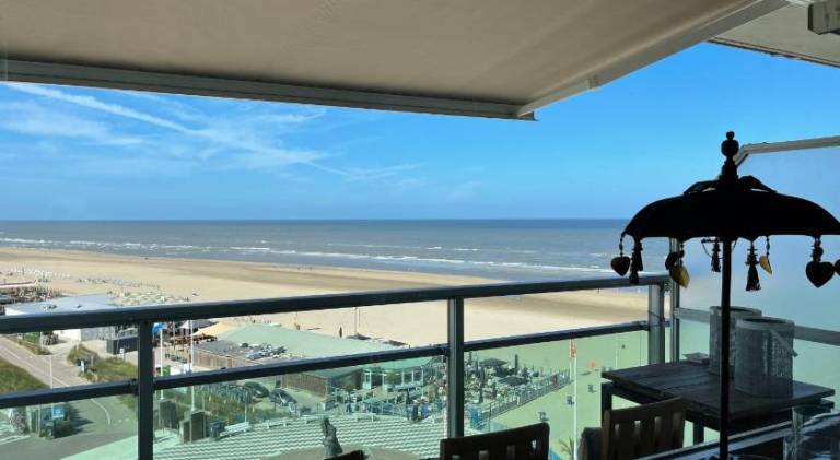 Rental apartment with patio — photo 3