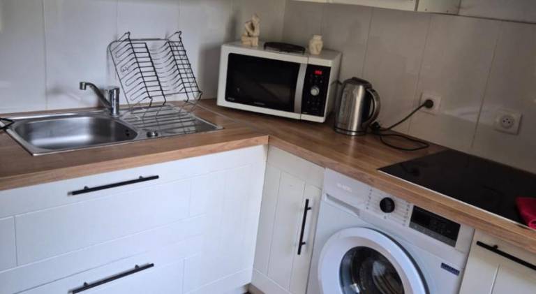 Fully equipped holiday apartment with patio, private pool & grill | Perfect for remote work | Dogs allowed — photo 3