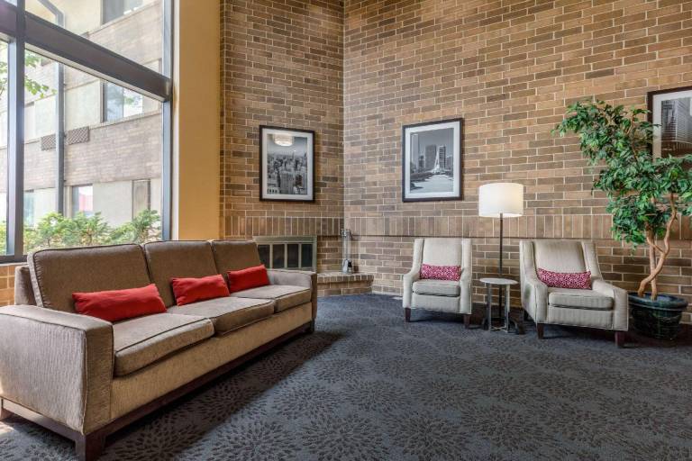 Suburban Studios Arlington Heights - Elk Grove — photo 2