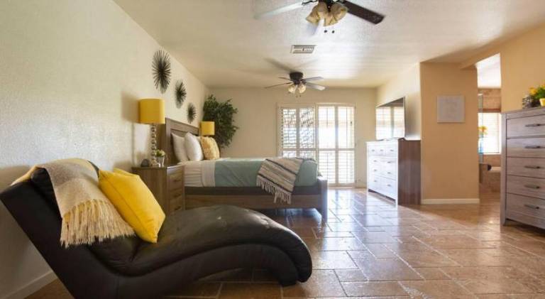 Vacation home with pool — photo 2