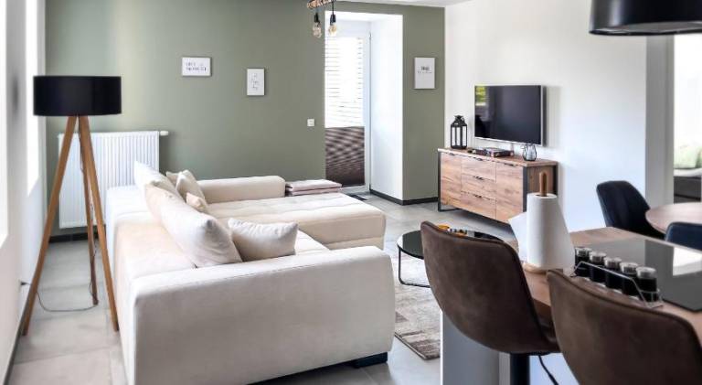 Family-oriented charming rental apartment with jacuzzi, patio & barbeque | Suitable for remote work | Pet-friendly — photo 2