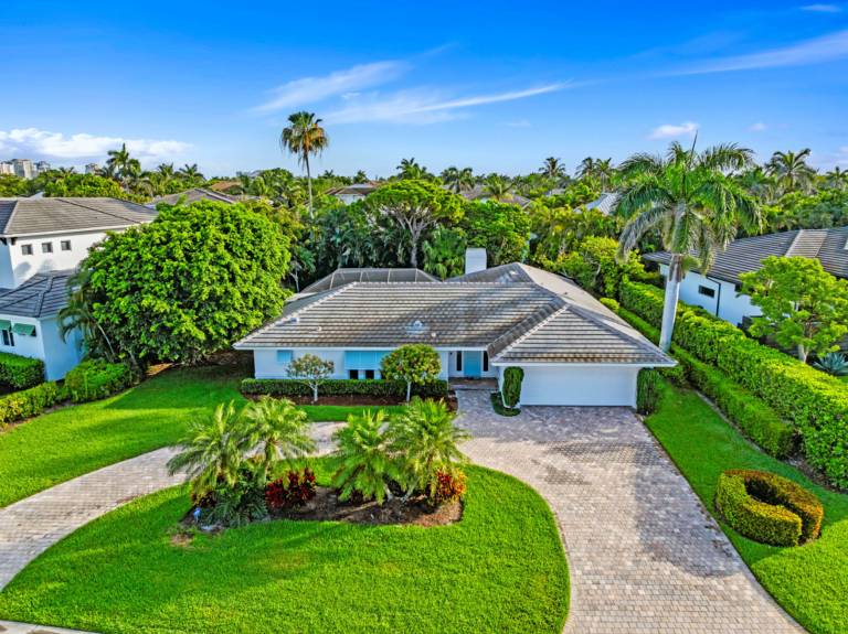 House with private pool & garden in Naples, FL