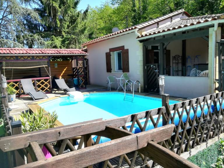 Family-oriented vacation home with grill, private pool & patio | Garden view | Dogs allowed — photo 2
