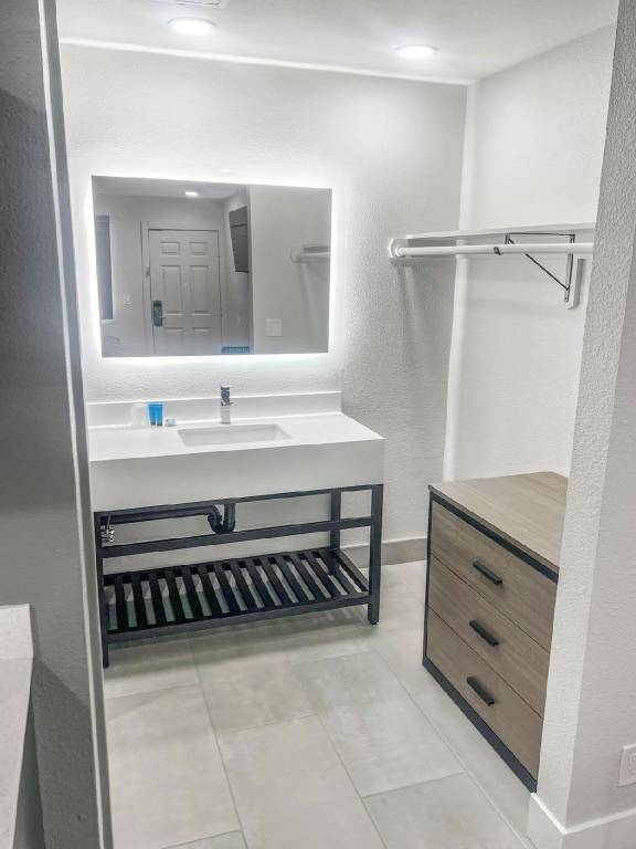 Value Suites Extended Stay — photo 3