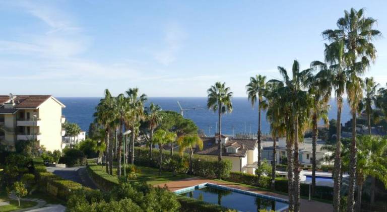 Beautiful rental apartment with pool | Pet-friendly — photo 3