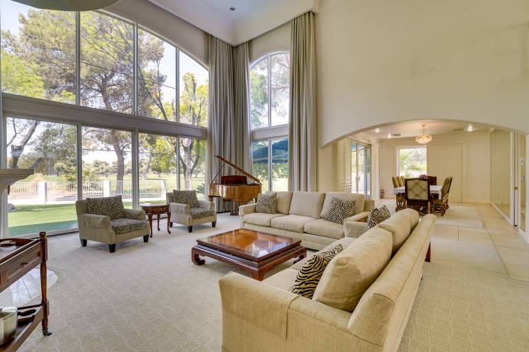 3 Mi to the Strip Las Vegas Estate w Pool