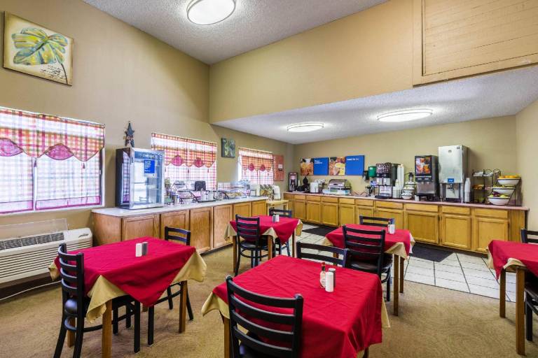 Quality Inn Scottsbluff — photo 3