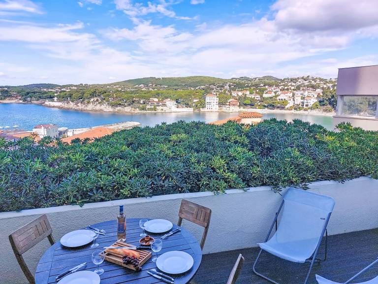 Fully equipped holiday apartment with patio, yard & barbecue | Sea view | Close to the beach | Dogs allowed — photo 2