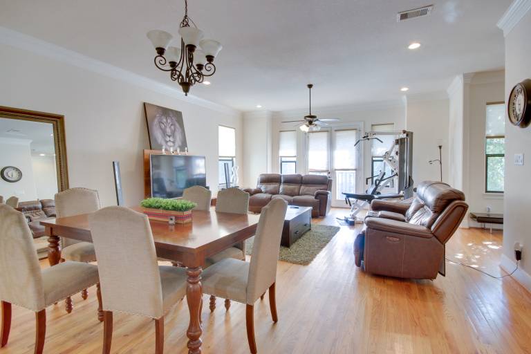 Pet Friendly Houston Home 7 Mi to Downtown
