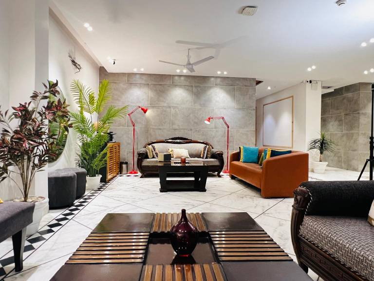 Divine Inn Hotel Rajouri Garden