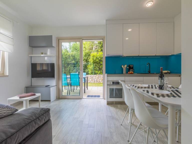 Rental apartment with patio | Garden view in Crikvenica