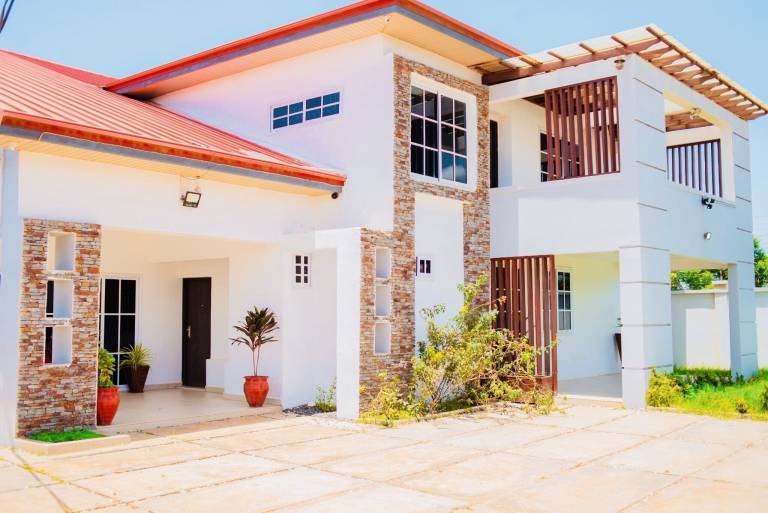 House  Tema