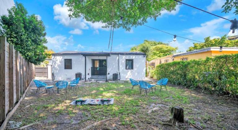 Villa Roads - Ideal Stay in Miami - King - Bed Parking - Near Airport, Brickell, Coconut Grove, Litt — photo 5