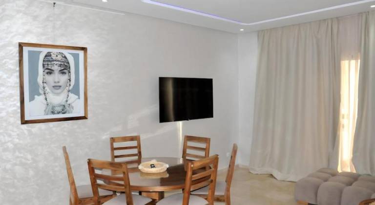 Apartment with pool — photo 4