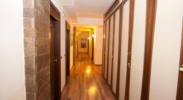 Rental apartment with patio — photo 4
