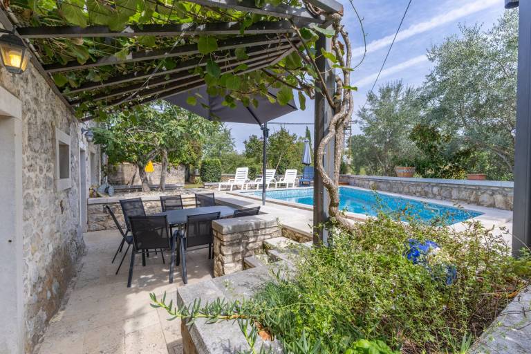 Fully equipped pleasant house with terrace, garden & private pool | Pets allowed — photo 5