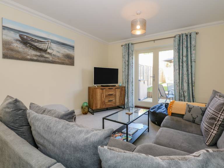 Family-friendly cottage with yard | Pets allowed — photo 4