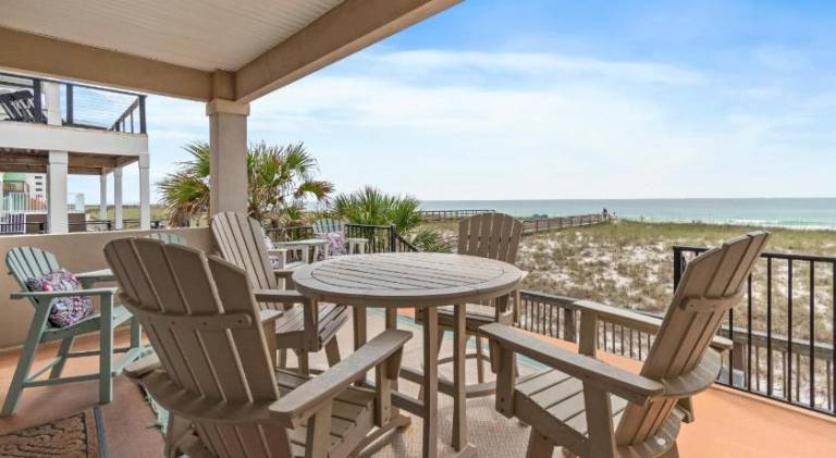 Vacation home with jacuzzi | Beach nearby | Dogs allowed in Pensacola, FL