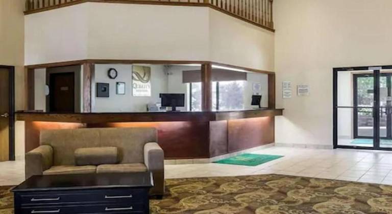 Quality Suites Near West Acres — photo 4