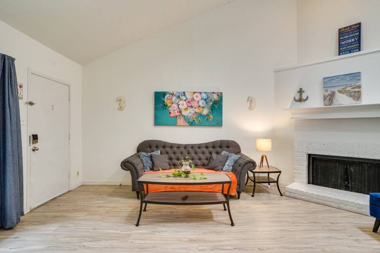 Unwind Fireside: Condo 2 Mi to White Rock Lake! — photo 5