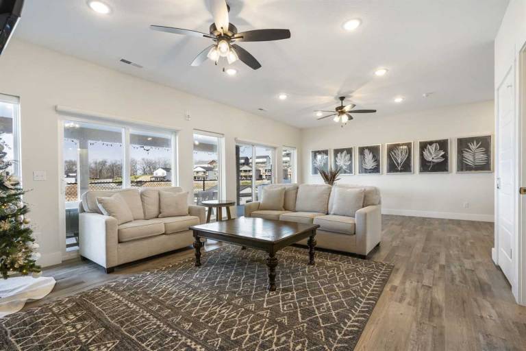 The House with it all! Free Group Tickets, Great Lake View, Hot Tub, Fireplace, Grill, Golf Deals! — photo 3