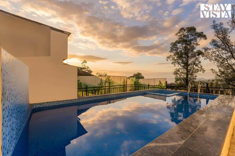 Villa with garden, grill & private pool | Dogs allowed in Jaoli