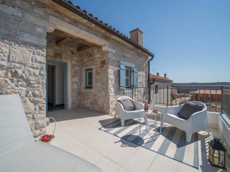 House with BBQ, terrace & private pool | Pet-friendly — photo 4