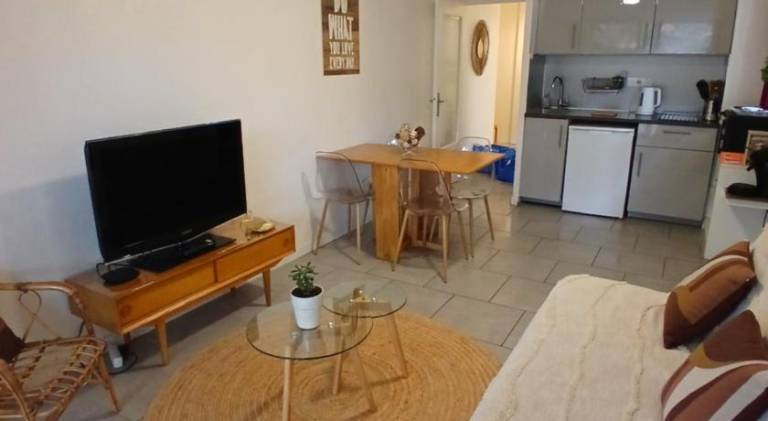 Apartment with 1 room for 4 persons — photo 2