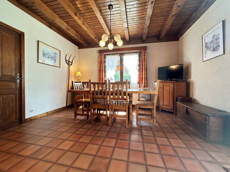 Family chalet with garden and fireplace, pets allowed — photo 3