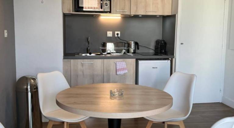Serviced apartment with terrace — photo 3