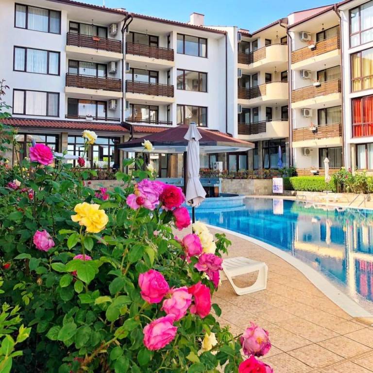 Pleasant rental apartment with BBQ, pool & yard | Beach nearby | Perfect for remote work | Pets are welcome in Burgas