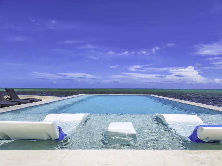 Oceanfront Keys Escape Private Beach & Pool 3 Acres — photo 3
