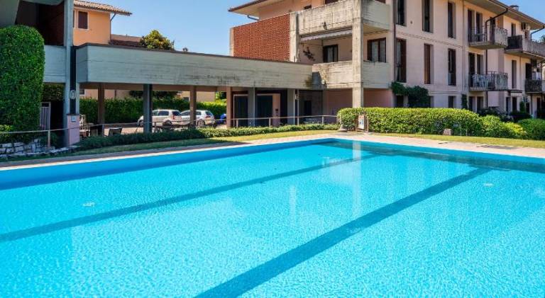 Apartment with pool — photo 3