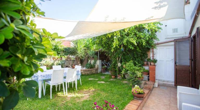 Holiday apartment with 2 rooms for 6 persons — photo 4