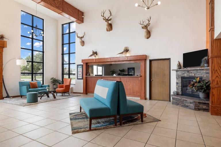Howard Johnson Hotel & Suites by Wyndham Oacoma — photo 2