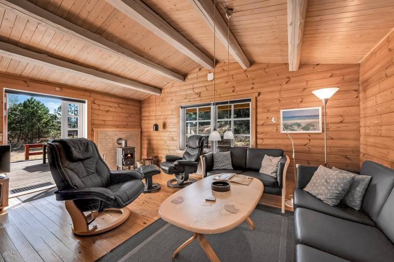 Vacation home with patio — photo 3